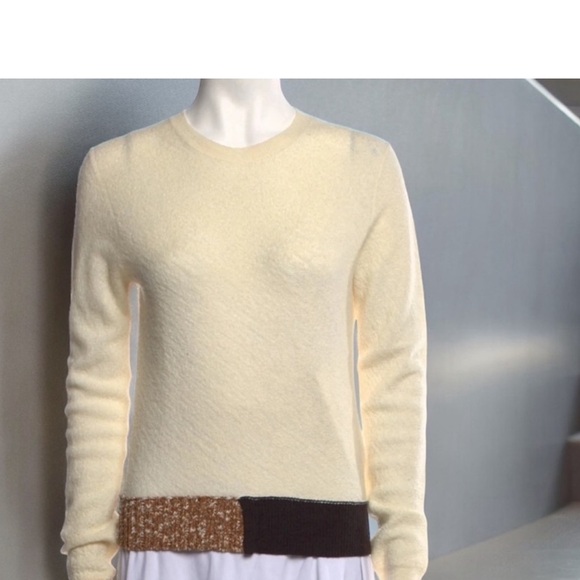 CELINE SWEATER IN PRISTINE LIKE NEW CONDITION
$379 $579 Size: M
Celine - Picture 4 of 7